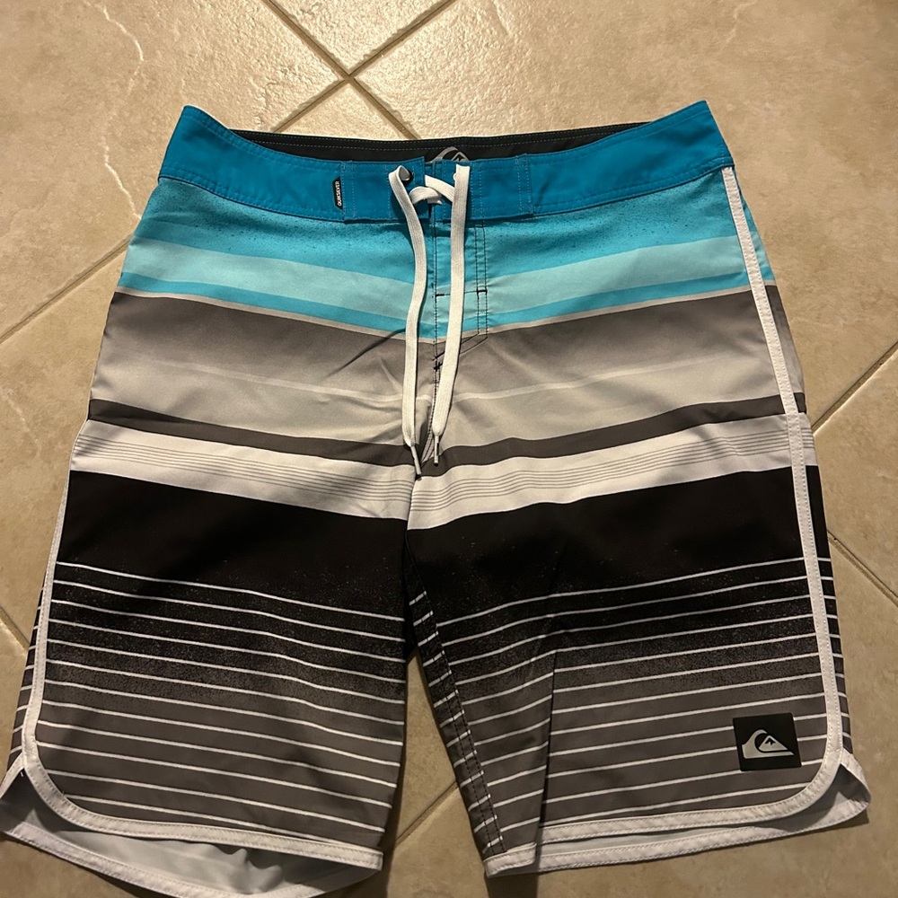 Men’s quicksilver board shorts